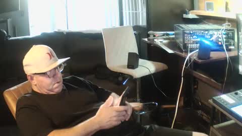 Snapshot of wantitbutyoucanthaveit chatting on February 2026 01:09:02 AM inittogetitin online show from February 2026 01:09:02 AM