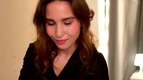 Snapshot of warmbloom chatting on November 2025 09:37:02 PM Milana online show from November 2025 09:37:02 PM