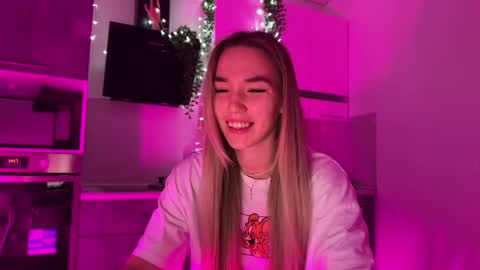 Snapshot of watergirl_ chatting on December 2024 10:29:01 PM Im saving up for a new car help me online show from December 2024 10:29:01 PM