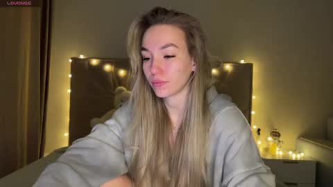 Snapshot of watergirl_ chatting on January 2025 09:02:01 PM Im saving up for a new car help me online show from January 2025 09:02:01 PM