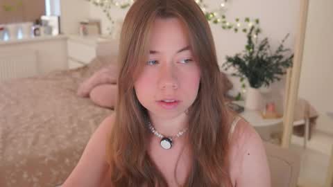 Snapshot of watermelon_sugar_ chatting on November 2025 10:41:02 AM Tess Pls support me with Can we reach 155 my favorite number online show from November 2025 10:41:02 AM