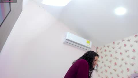 Snapshot of watson_crystal00 chatting on July 2026 01:18:02 PM Milf Latina online show from July 2026 01:18:02 PM