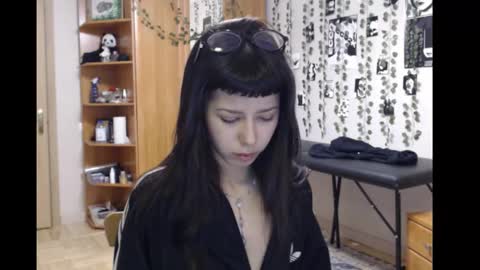 Mina online show from November 2025 05:44:01 PM