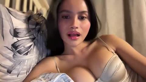 Snapshot of webcammaggie chatting on November 2025 05:02:01 PM Maggie online show from November 2025 05:02:01 PM