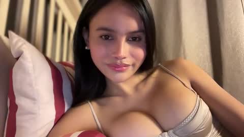 Snapshot of webcammaggie chatting on December 2025 03:01:02 AM Maggie online show from December 2025 03:01:02 AM