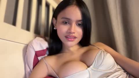 Snapshot of webcammaggie chatting on February 2026 04:32:01 PM Maggie online show from February 2026 04:32:01 PM