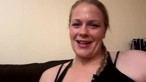 Snapshot of webcumcouple chatting on May 2026 02:51:02 AM HayleyJay online show from May 2026 02:51:02 AM
