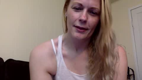 Snapshot of webcumcouple chatting on May 2026 05:41:02 PM HayleyJay online show from May 2026 05:41:02 PM
