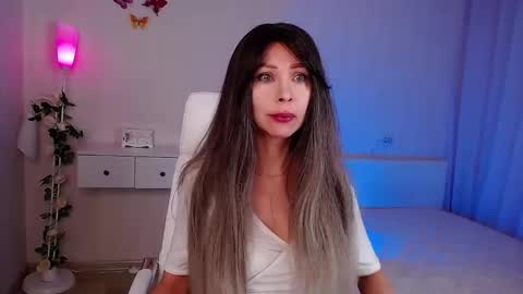 Snapshot of wendifoster chatting on November 2025 06:35:01 PM Wendi Foster online show from November 2025 06:35:01 PM