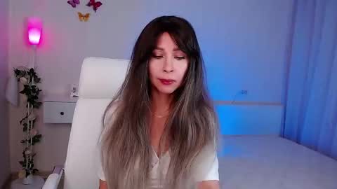 Snapshot of wendifoster chatting on November 2025 06:39:01 PM Wendi Foster online show from November 2025 06:39:01 PM