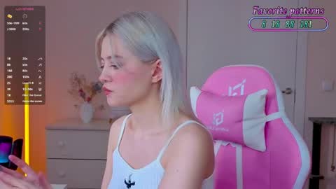 Snapshot of wendylovelylovew chatting on May 2026 05:13:02 AM Wendy online show from May 2026 05:13:02 AM