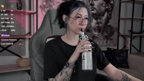 little girl who is always rightLisa online show from November 2025 01:49:01 AM