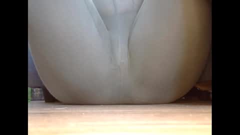 wet_pants2022 online show from February 2025 02:13:02 PM