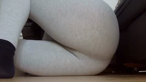 wet_pants2022 online show from November 2025 01:13:01 PM