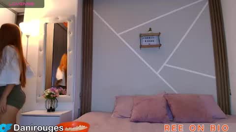 Mia and Dylan online show from November 2025 11:47:01 PM