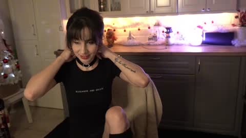 Snapshot of whats_her_name chatting on January 2025 06:01:02 PM Victoria Maria online show from January 2025 06:01:02 PM