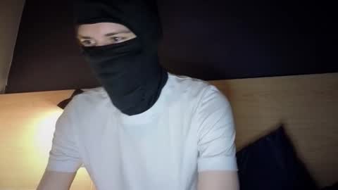 whispero_o online show from December 2025 05:32:01 PM