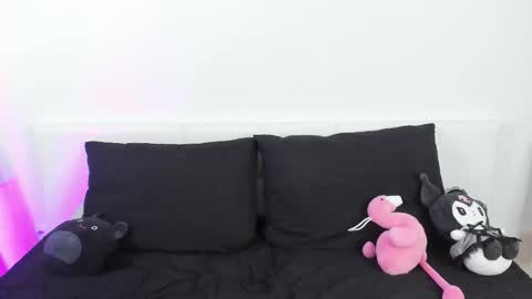 Snapshot of white_do11 chatting on September 2025 01:18:01 AM Bella online show from September 2025 01:18:01 AM