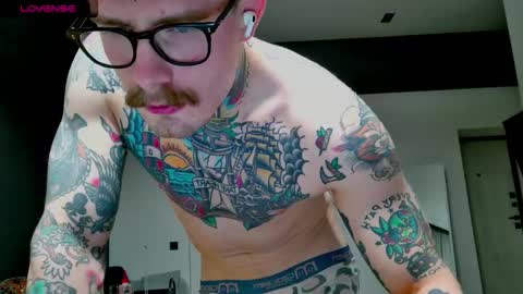 Max online show from October 2025 02:40:02 AM