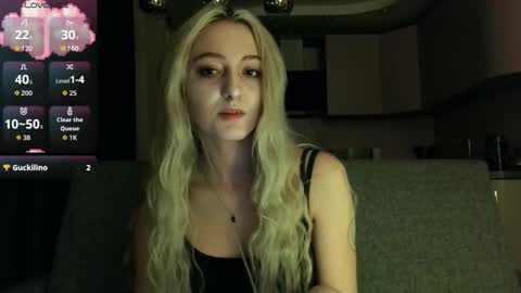 Lina online show from October 2025 06:52:01 PM