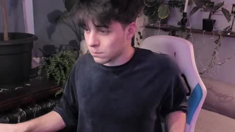 Gus online show from December 2024 06:16:01 PM