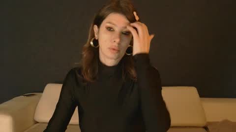 White Queen online show from November 2025 08:18:01 AM