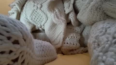 whitesweater online show from February 2026 06:23:01 AM