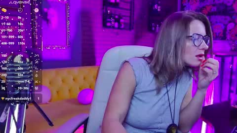 whitneypunnch online show from November 2025 06:01:01 AM