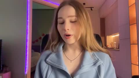 Alisa online show from December 2024 06:33:01 AM