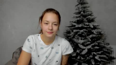 Snapshot of why_again_me chatting on December 2024 06:49:01 PM Veronica online show from December 2024 06:49:01 PM