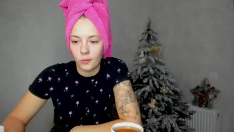 Snapshot of why_again_me chatting on December 2024 06:53:01 PM Veronica online show from December 2024 06:53:01 PM