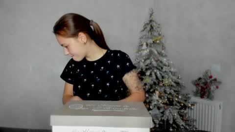 Snapshot of why_again_me chatting on December 2024 11:37:02 PM Veronica online show from December 2024 11:37:02 PM