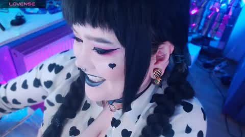 Laura  online show from January 2025 05:40:02 AM