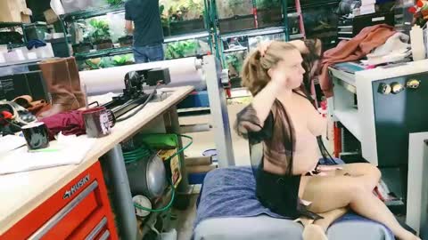 Snapshot of wifen_heels chatting on January 2025 10:43:02 PM WifeNheels online show from January 2025 10:43:02 PM