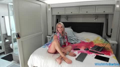 Snapshot of wildwifebarbie chatting on February 2026 05:27:02 PM Angelica 49 online show from February 2026 05:27:02 PM