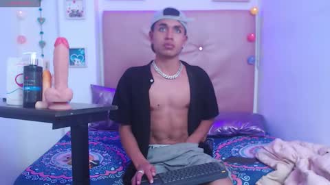 willians__ online show from November 2025 05:05:01 AM