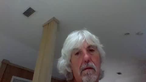 Snapshot of winedog2020 chatting on April 2026 04:30:02 AM Gundja Man online show from April 2026 04:30:02 AM