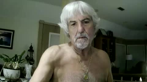 Snapshot of winedog2020 chatting on May 2026 08:33:01 AM Gundja Man online show from May 2026 08:33:01 AM