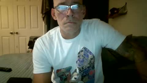 Snapshot of wingnutt765733 chatting on October 2025 04:43:02 AM wingnutt765733 online show from October 2025 04:43:02 AM