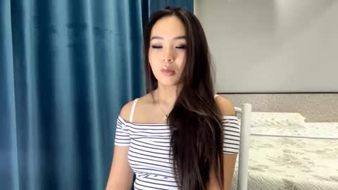 Amina online show from November 2025 02:49:02 PM