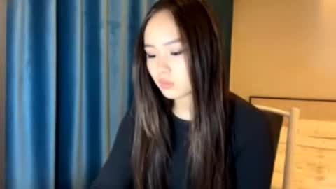 Amina online show from November 2025 12:44:02 PM