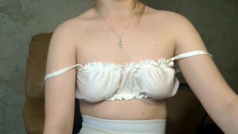 wira_witch online show from October 2025 12:03:02 PM