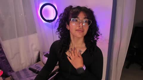     Luna Violeta  A r t i s t  online show from January 2025 11:09:01 PM