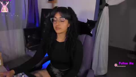     Luna Violeta  A r t i s t  online show from September 2025 11:37:02 PM