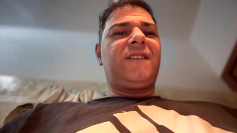 Snapshot of witebull83 chatting on February 2025 08:15:02 AM Witebull online show from February 2025 08:15:02 AM