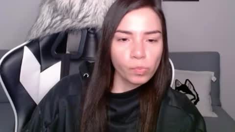 Snapshot of wolfs_daughter chatting on January 2025 01:27:02 AM Alex online show from January 2025 01:27:02 AM