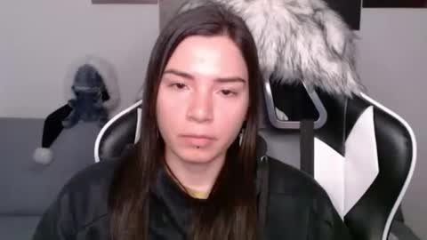 Snapshot of wolfs_daughter chatting on January 2025 03:05:02 AM Alex online show from January 2025 03:05:02 AM