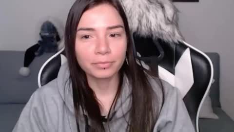 Snapshot of wolfs_daughter chatting on January 2025 10:50:02 PM Alex online show from January 2025 10:50:02 PM