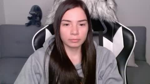 Snapshot of wolfs_daughter chatting on January 2025 03:04:02 AM Alex online show from January 2025 03:04:02 AM