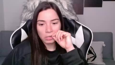 Snapshot of wolfs_daughter chatting on January 2025 03:34:02 AM Alex online show from January 2025 03:34:02 AM